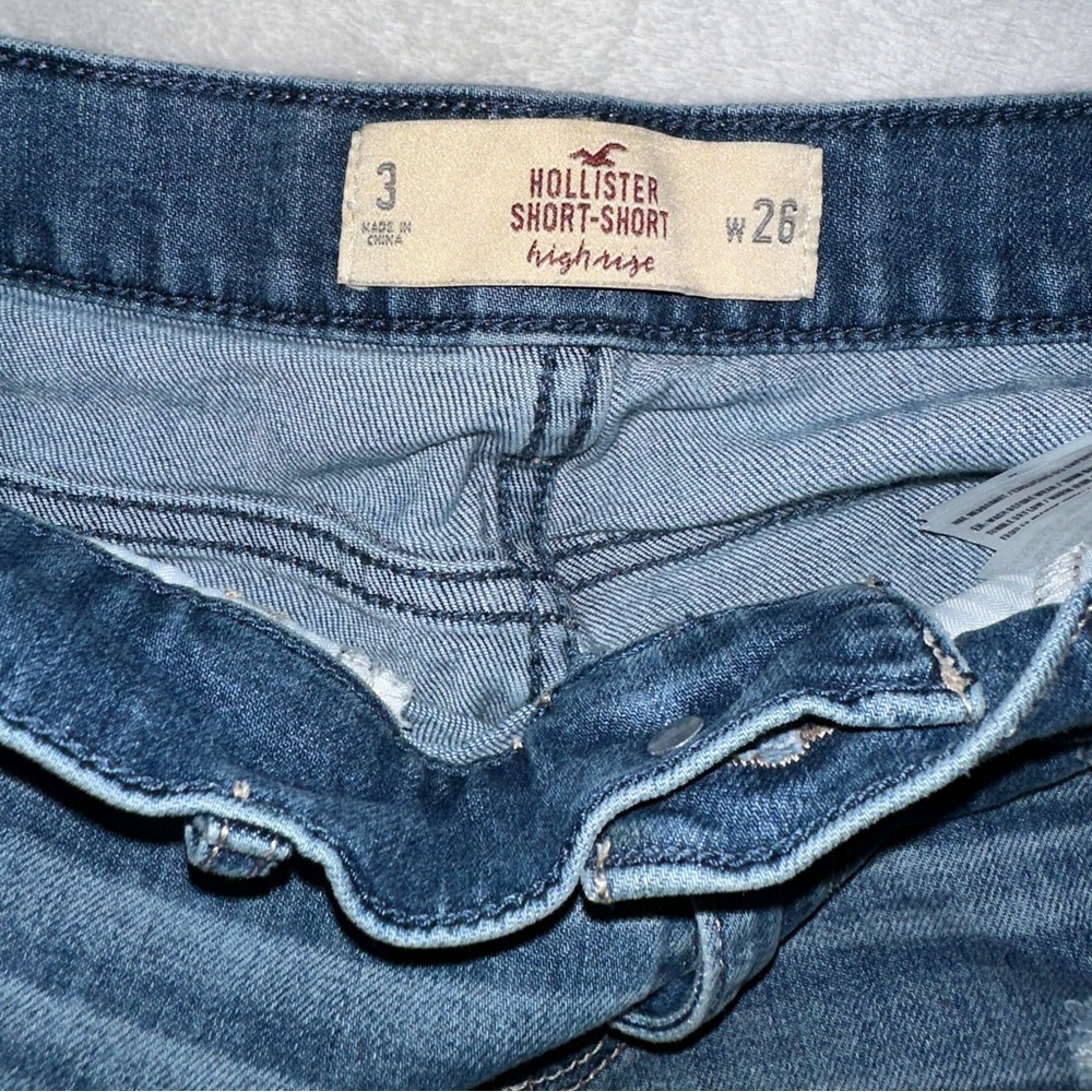 Hollister High Rise Short-Short - Picture 3 of 3